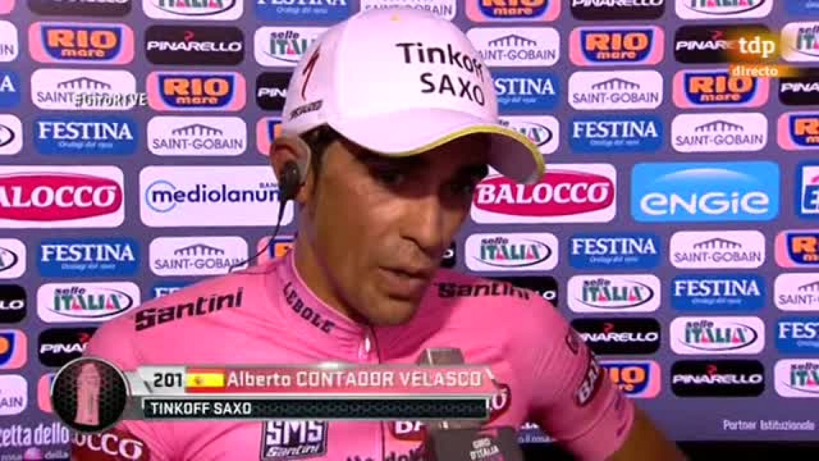 El actual líder del Giro, Alberto Contador, ha dicho que el pinchazo de Richie Porte no es definitivo, porque "queda mucho Giro por delante". Además, el de Pinto ha asegurado que lo único que pide es "no tener mala suerte".