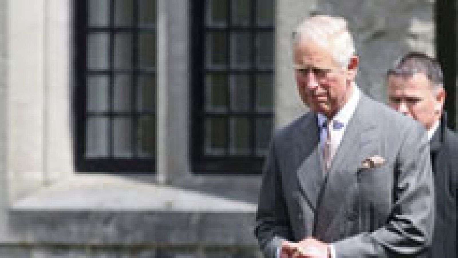 Telediario 1: El Príncipe Carlos visita el lugar donde el IRA asesinó a su tío-abuelo | RTVE Play