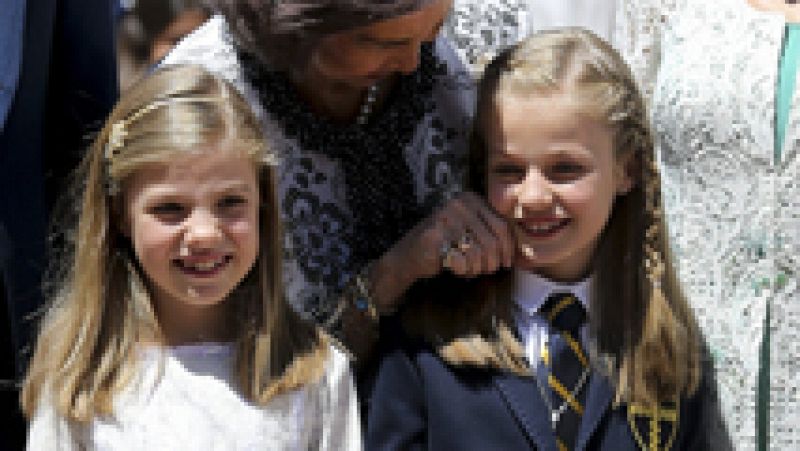 La Familia Real acompaña a la Princesa de Asturias en su primera comunión