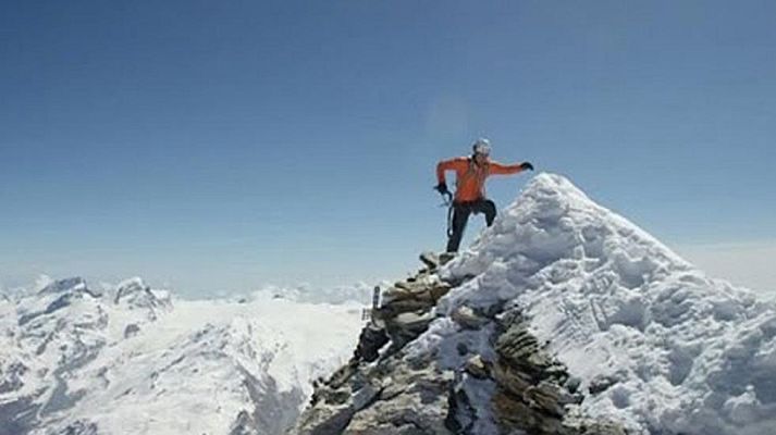 Telediario 1 - Dani Arnold bate un récord de velocidad en escalada en Monte Cervino