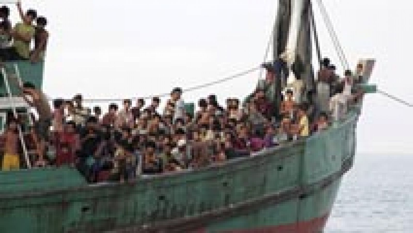Malasia lanza una operación para rescatar a los refugiados rohinyás en alta mar 