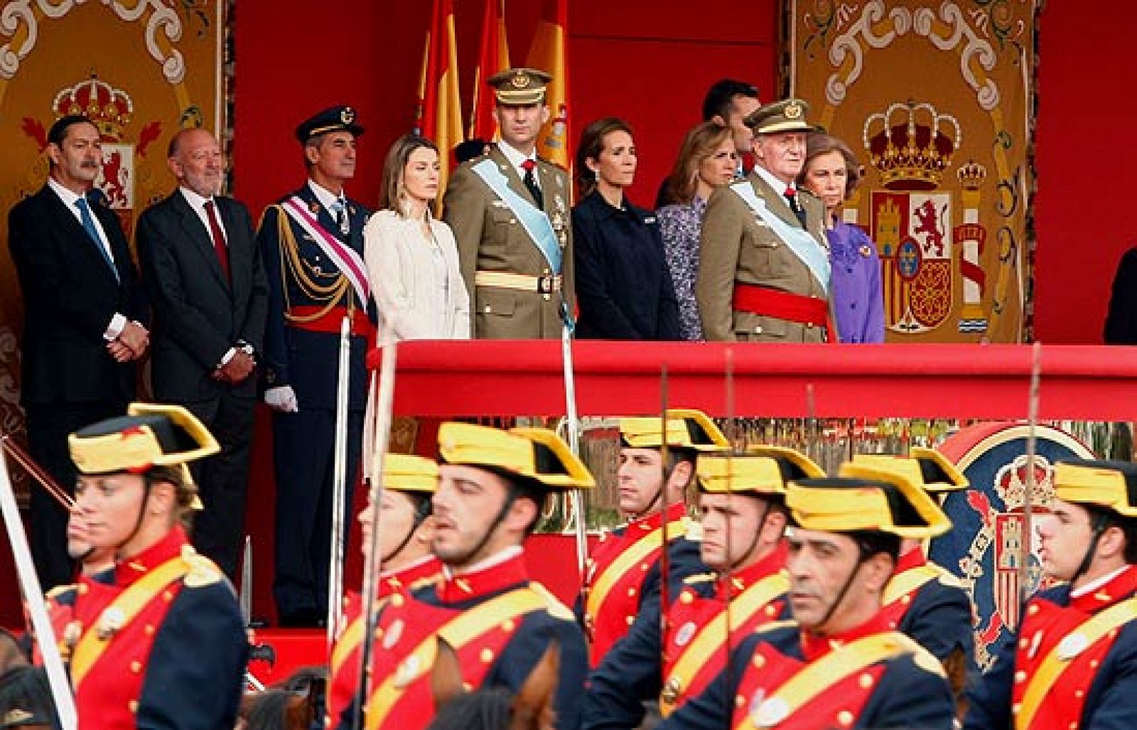 El mal tiempo desluce el desfile de la Fiesta Nacional en Madrid