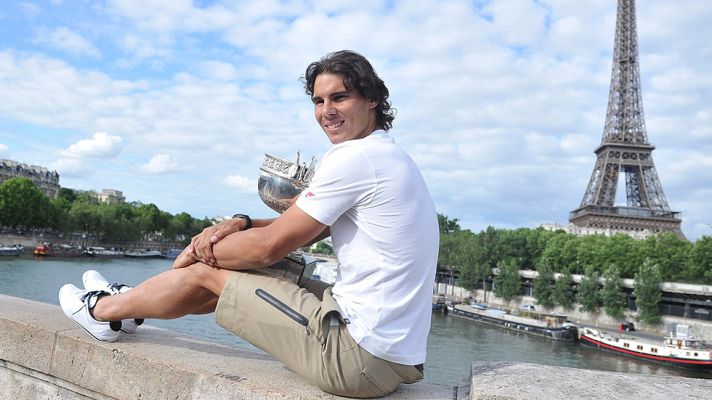 Telediario 1 - La ciudad de París homenajea a Rafa Nadal