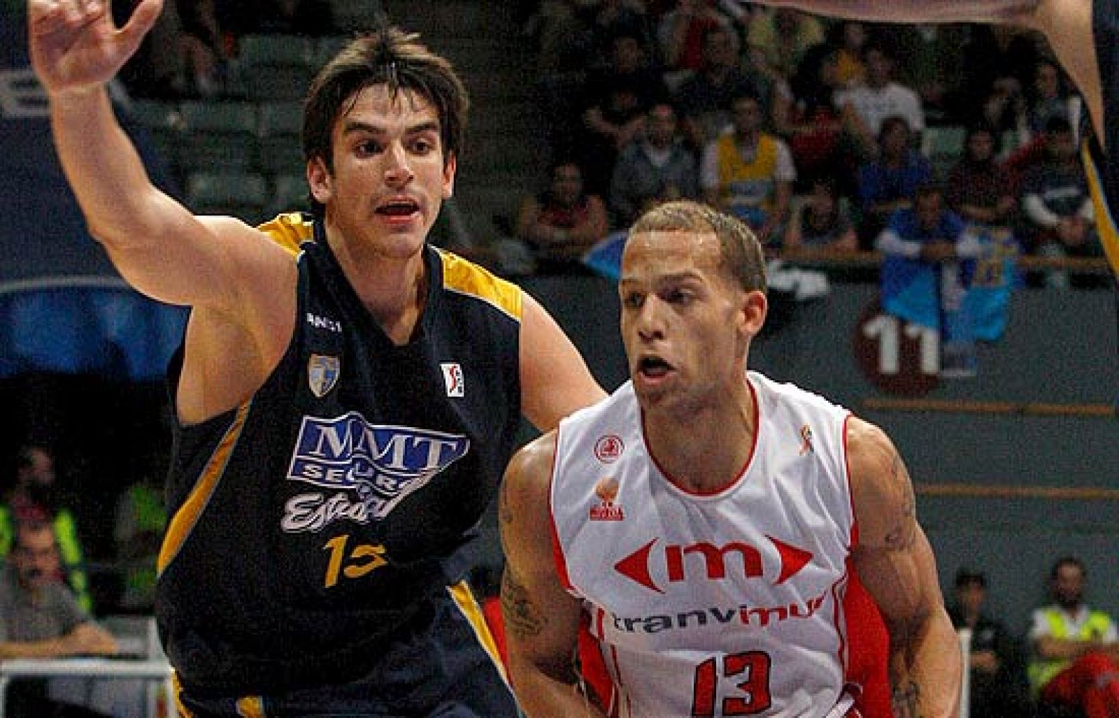 Iker Iturbe volvió a Estudiantes  con sus triples (6/8) y fue crucial en la victoria ante el Murcia. 