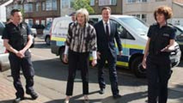 Telediario 1 - Cameron confiscará los salarios de los inmigrantes ilegales