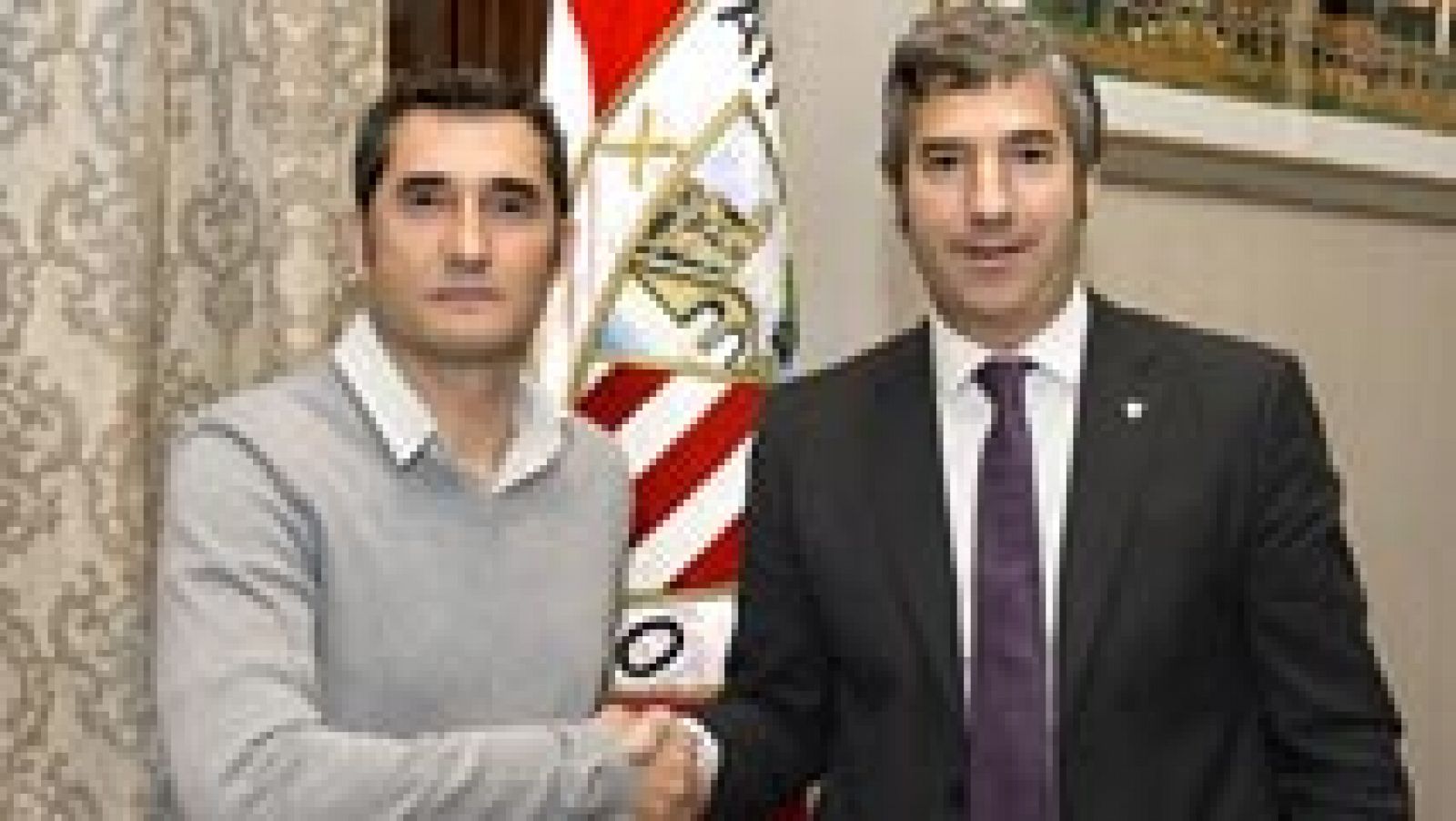 El Athletic ha renovado a su entrenador, Ernesto Valverde, por una temporada más, por lo que seguirá en San Mamés hasta junio de 2016.