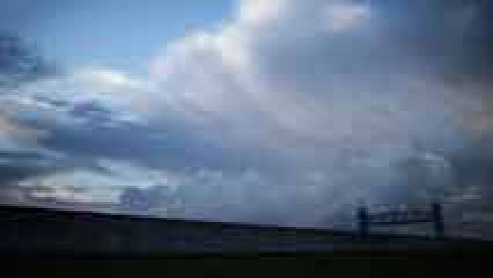 El tiempo - Cielos nubosos con chubascos fuertes en Melilla