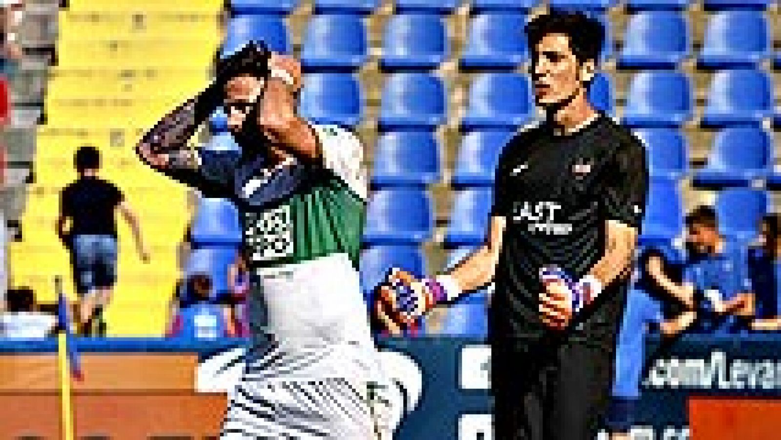 Levante y Elche despidieron la temporada con un anodino empate sin goles, en un partido de fuerzas niveladas y de poca profundidad por parte de ambos equipos y en el que el visitante Aarón desperdició la más clara ocasión de gol del encuentro al fall