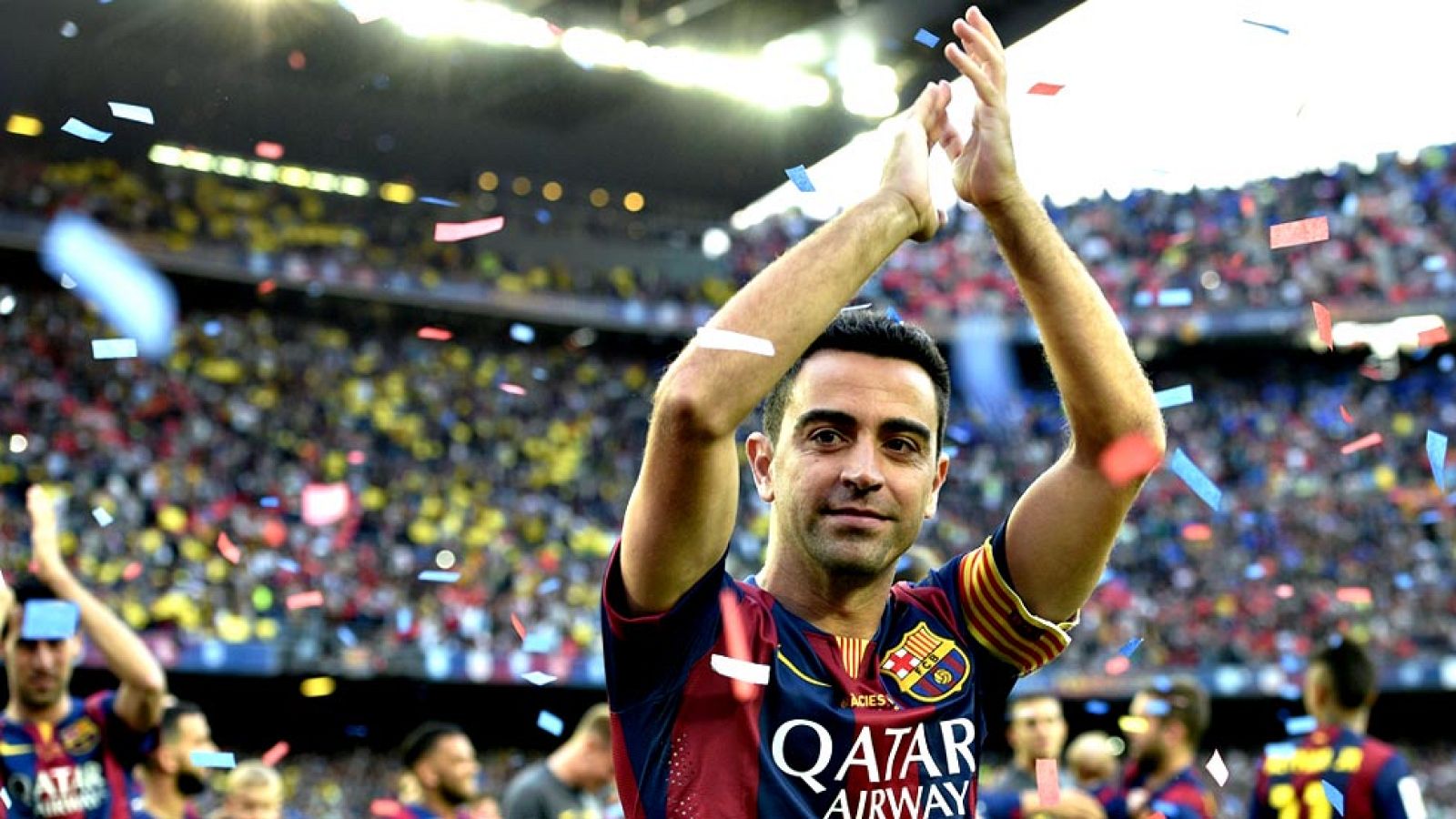 El jugador del FC Barcelona Xavi Hernández Creus se ha despedido  este sábado del Camp Nou y de su afición tras anunciar el jueves su  salida del club para emprender una nueva aventura en Catar, en un  cálido homenaje preparado por la entidad para de