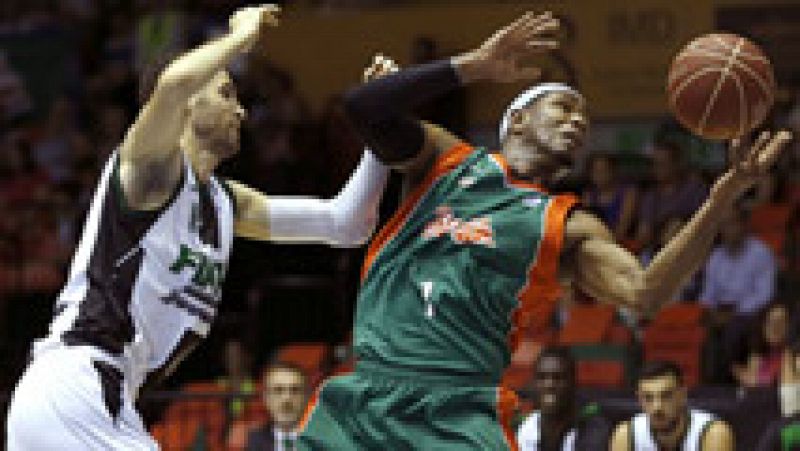 El Baloncesto Sevilla celebró su permanencia en la Liga Endesa con una victoria en casa ante el FIATC Joventut.