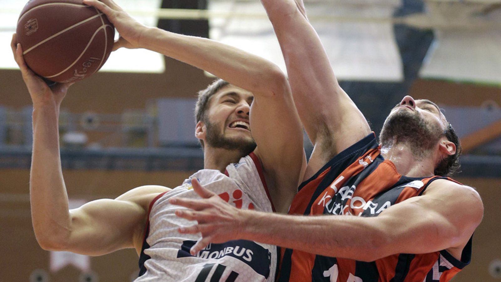 El Laboral Kutxa selló su sexta plaza en Santiago, donde se impuso al Rio Natura Monbús liderados por un gran Tillie.