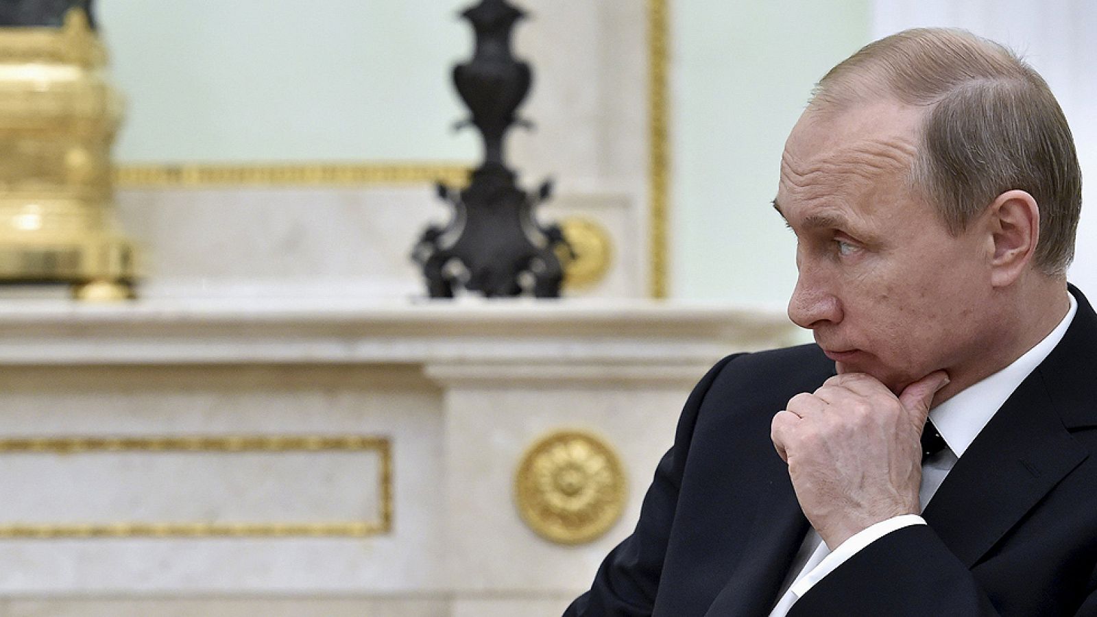 El presidente de Rusia, Vladímir Putin, ha promulgado una ley que permite declarar "indeseables" a las organizaciones no gubernamentales (ONG) extranjeras e internacionales, informaron medios locales. La nueva ley permite declarar "indeseables" a las ONG que representen una "amenaza para las bases el orden constitucional del Rusia, su capacidad defensiva y seguridad".
