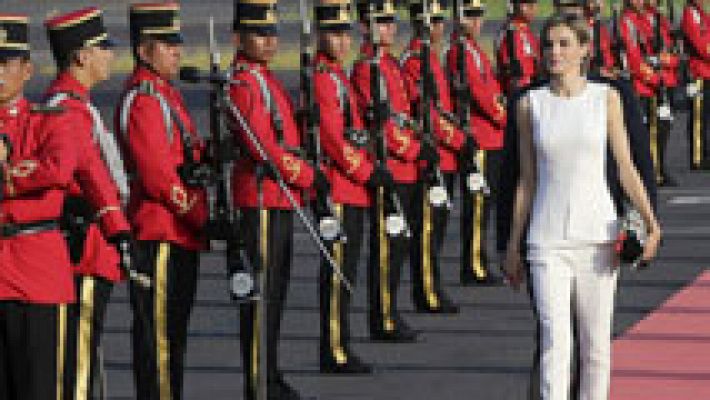 La reina Letizia visita El Salvador, última escala de su primer viaje de cooperación