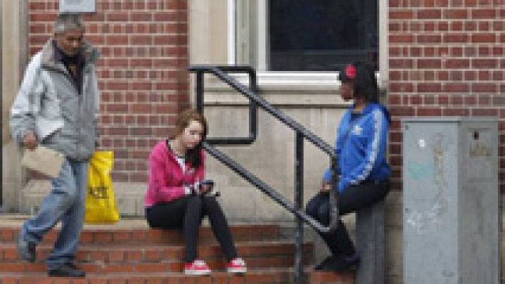 Telediario 1 - Más del 25% de los jóvenes menores de 30 años en España eran 'ninis' en 2013