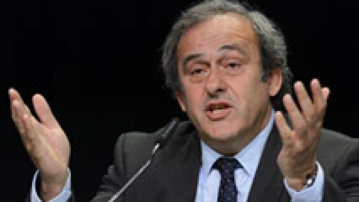 Telediario 1 - Platini: "He pedido a Blatter que dimita"