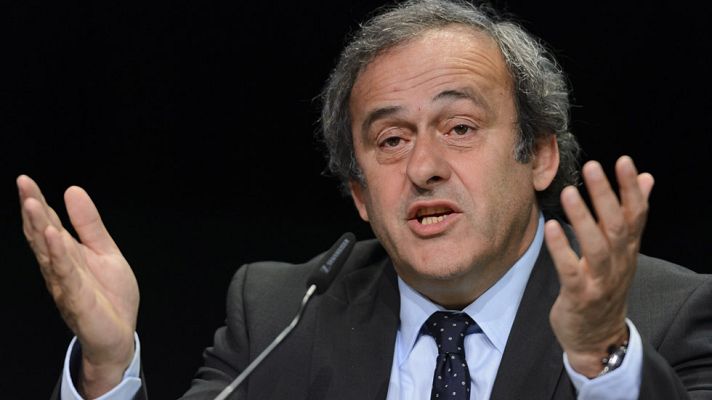 Telediario 1 - Platini: "He pedido a Blatter que dimita"