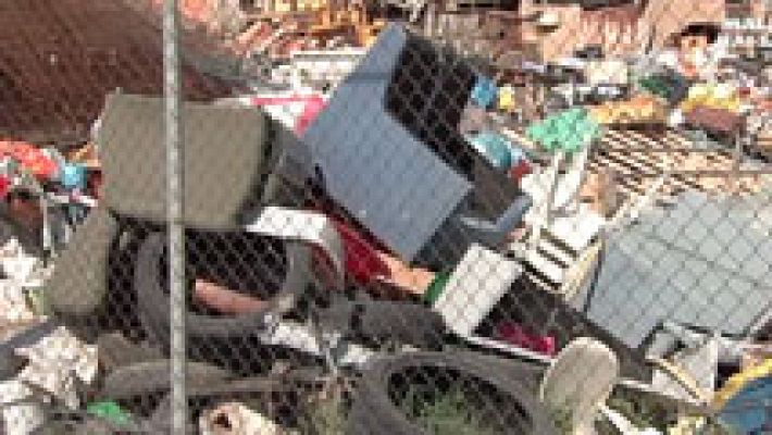 Polémica en Villamediana por un solar lleno de basura