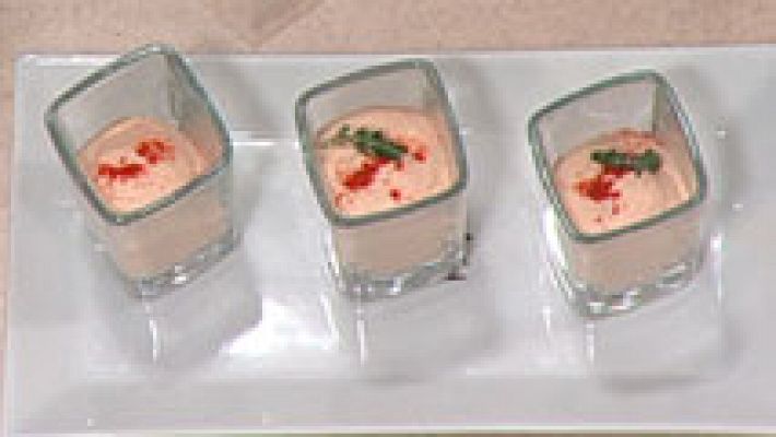 Tomates 'cherry' confitados a la menta y espuma de tomate 