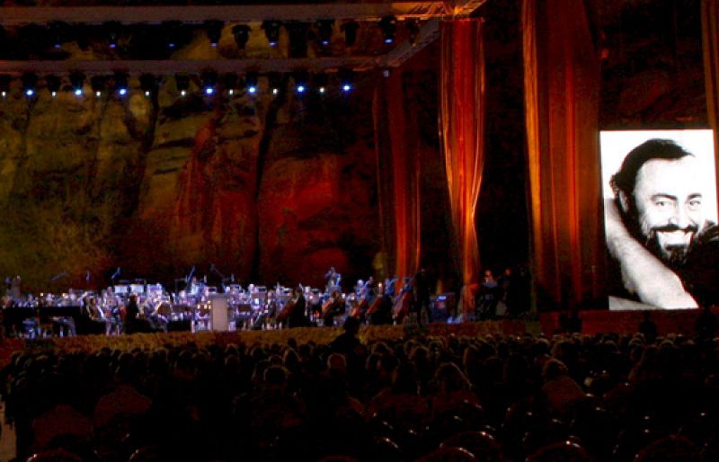 Homenaje a Pavarotti en Petra