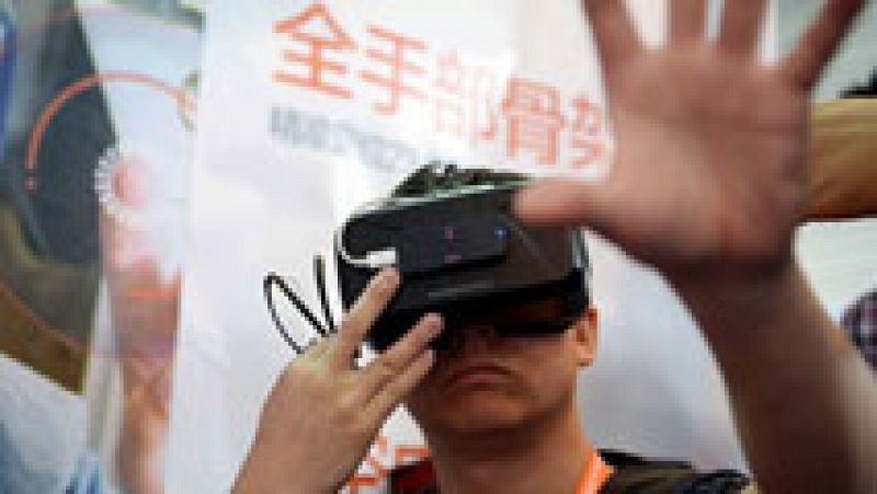 Una empresa de Almería desarrolla un guante que permite 'sentir' la realidad virtual