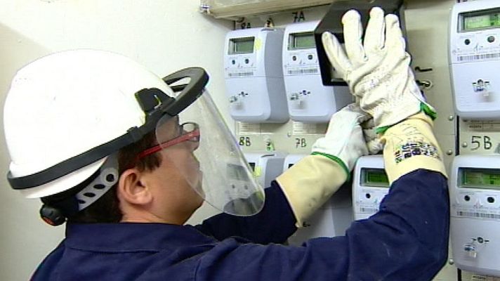 Telediario 1 - El gasto eléctrico de 12 millones de hogares se mide ya con contadores inteligentes