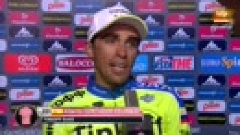 El líder del Giro, Alberto Contador, ha aguantado bien otra jornada más, a pesar de la victoria de Aru, y no ve peligrar su 'maglia' rosa, de la que cada vez está más cerca de llevarse a casa.