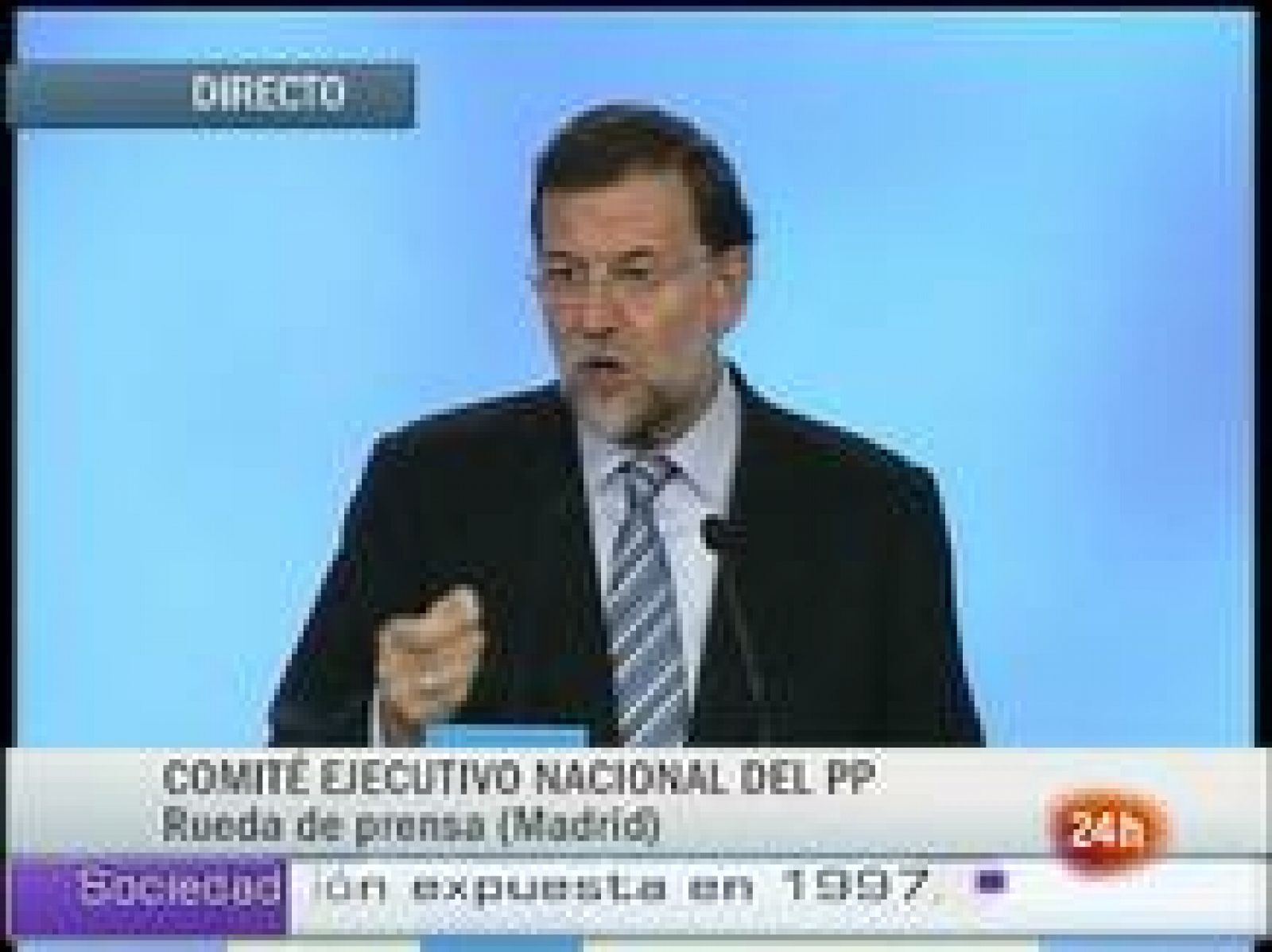 El líder de la oposición, Mariano Rajoy, ha pedido al Gobierno medidas concretas para la crisis económica de España porque cree que las medidas anunciadas por el Gobierno sólo apoyan a los bancos y no a las familias y pymes.
