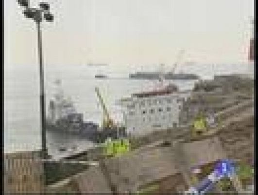  - Barcos encallados en el estrecho