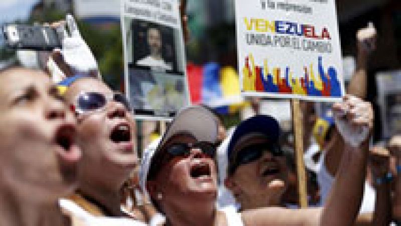 Miles de personas han salido a las calles de Venezuela