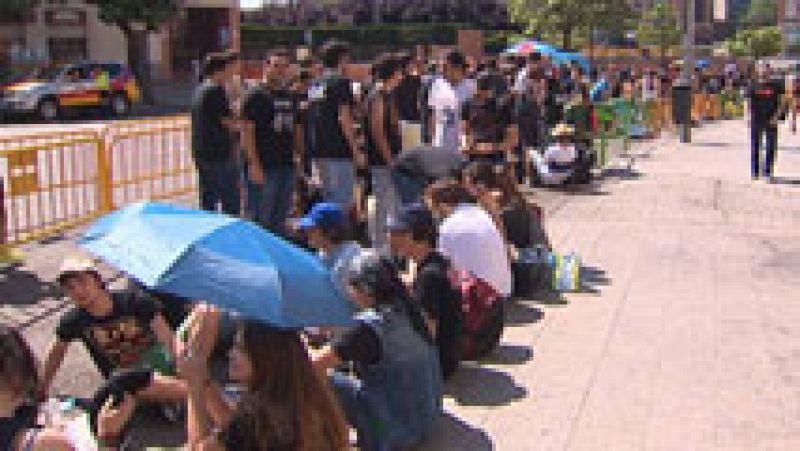 Mucho ambiente en el entorno del Calderón por el concierto de ACDC