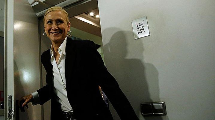 Telediario 1 - Cifuentes inicia con C's y Podemos sus contactos