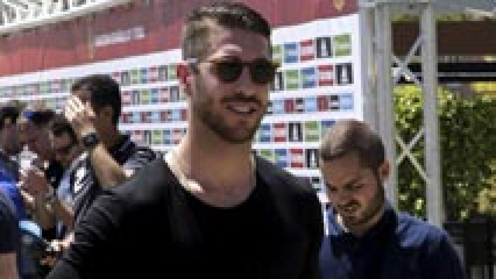 Telediario 1: España se concentra con Ramos recién recuperado y Cesc operado | RTVE Play