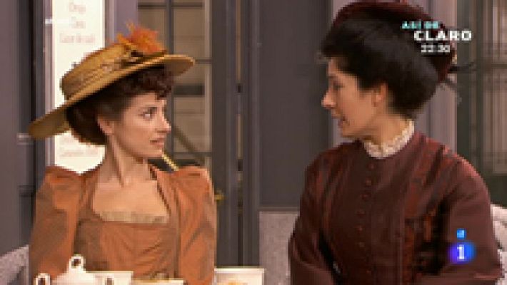 Acacias 38 - Celia lleva a Trini a una reunión con las vecinas