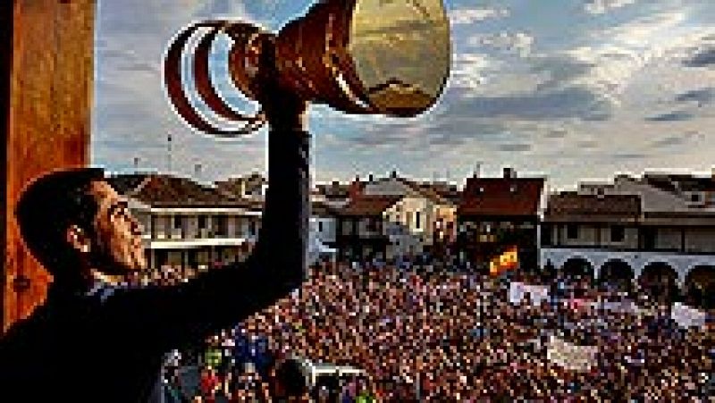 El ciclista pinteño Alberto Contador (Tinkoff-Saxo), reciente campeón del Giro de Italia, ha afirmado hoy en la sede de la Comunidad de Madrid que su triunfo en la ronda italiana "es el fruto de mucho trabajo y sacrificio". Contador ha acudido a la s