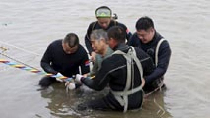 Se hunde un barco con más de 450 personas en el río Yangtsé 