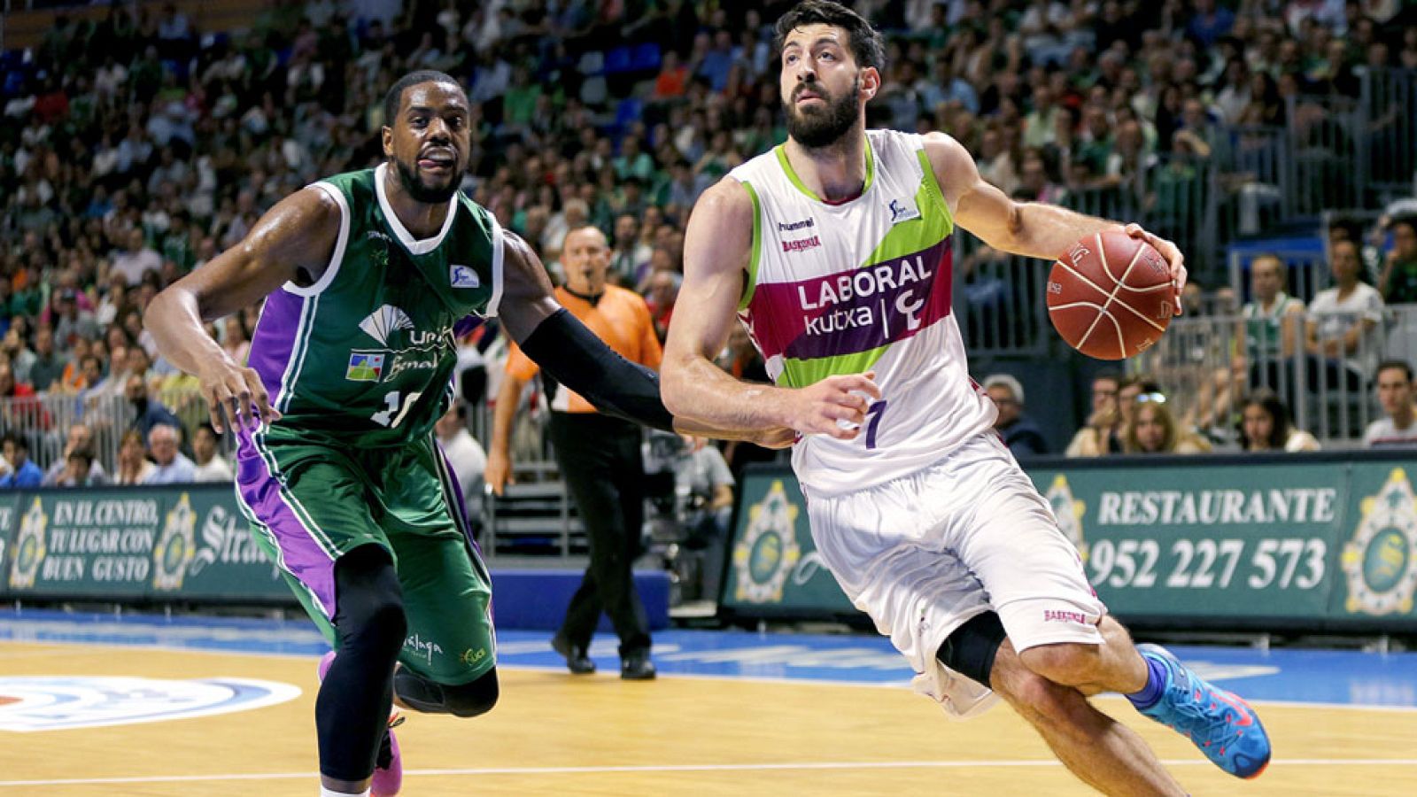 El Unicaja de Málaga se ha clasificado para las semifinales de la Liga Endesa al derrotar al Laboral Kutxa por 89-77.