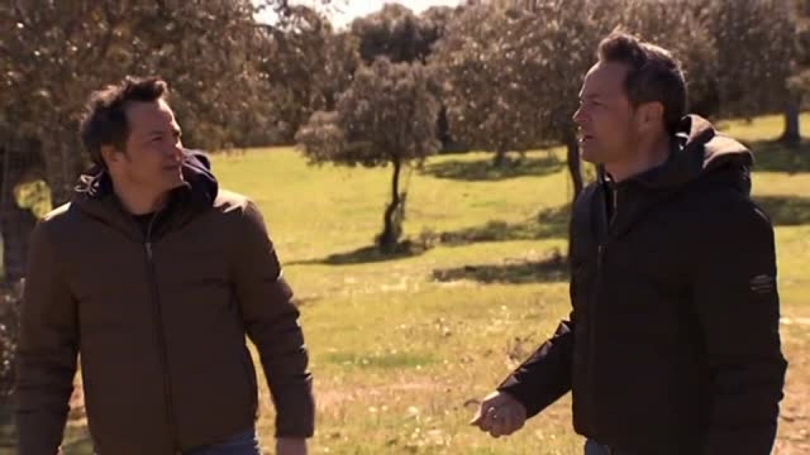 'Cocina2' viaja a Extremadura para conocer el mejor cerdo del mundo, cómo cocinarlo y sus numerosas posibilidades. Esta noche, después de MasterChef en La 1.