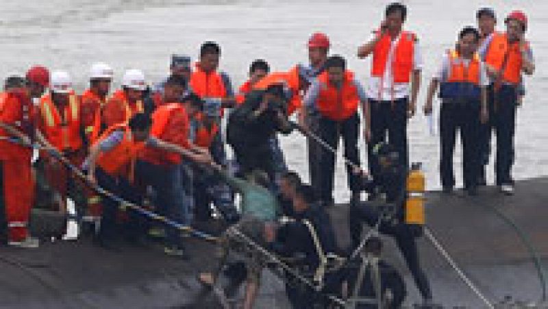 Más de 400 personas desaparecidas en China en un naufragio en el río Yangtsé