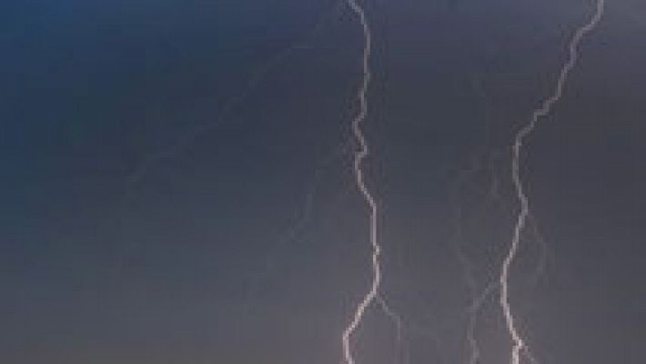 El tiempo - Tormentas en Pirineos y viento fuerte de levante en el Estrecho