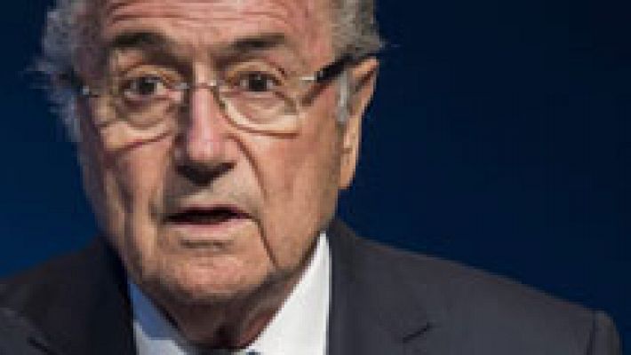 EE.UU. investiga a Blatter en la trama de sobornos de la FIFA