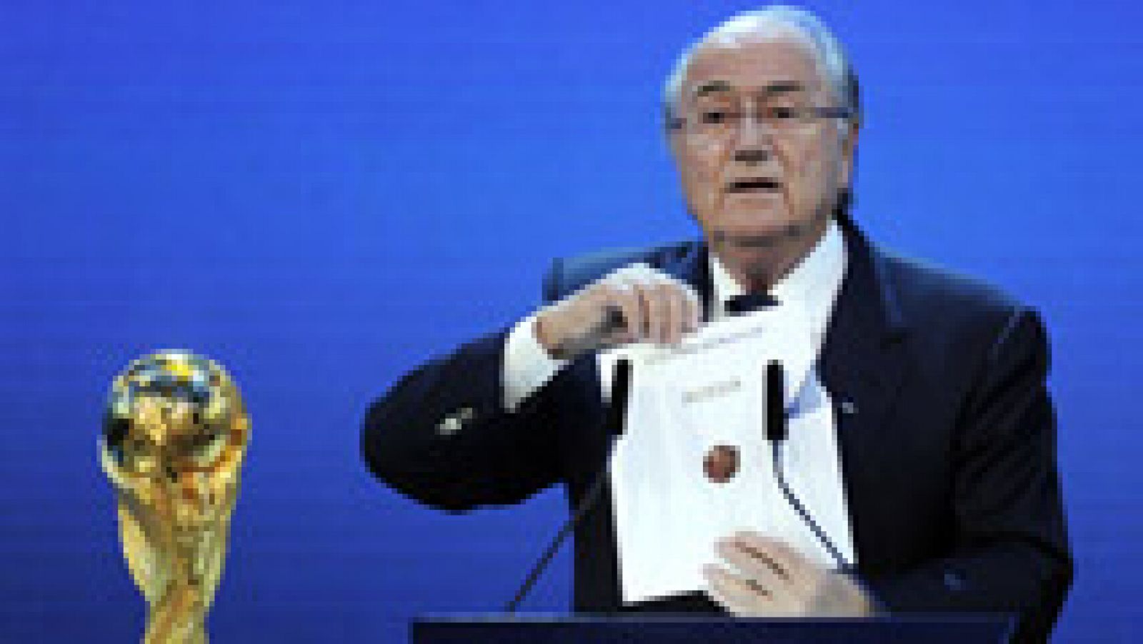 Informativo 24h: La prensa estadounidense informa de la presunta implicación de Blatter en la trama de sobornos | RTVE Play