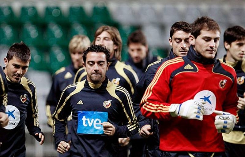 Torres e Iniesta son duda para el partido de Bélgica, Riera ya está con la selección tras su ausencia por el nacimiento de su hija. Los jugadores de la "roja" no ocultan su preocupación por el estado del campo. 