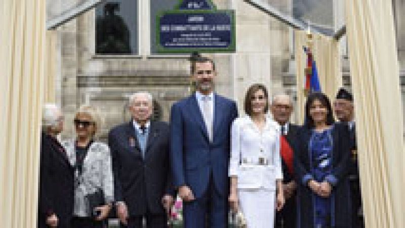 Los Reyes homenajean a republicanos españoles que ayudaron a liberar París  