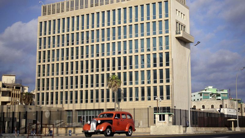 Los cubanos esperan la apertura de embajadas en La Habana y Washington