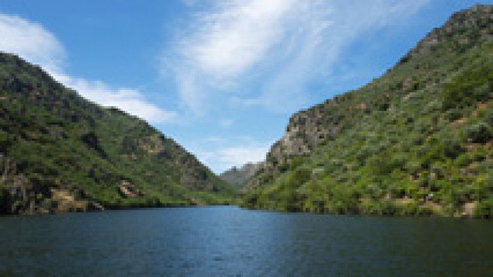 Visitando los Arribes del Duero a bordo de un barco