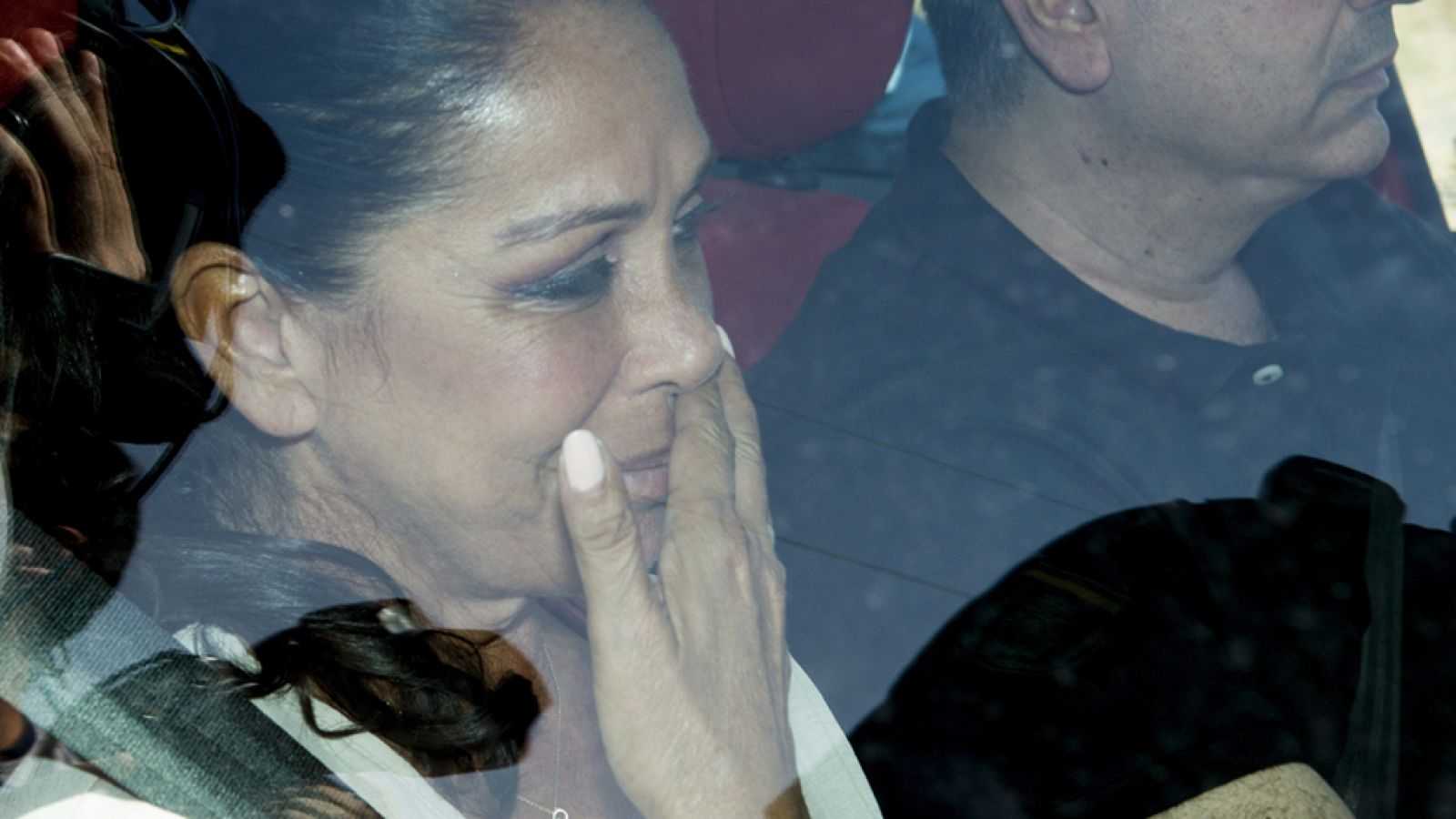 Pantoja vuelve a la cárcel emocionada  