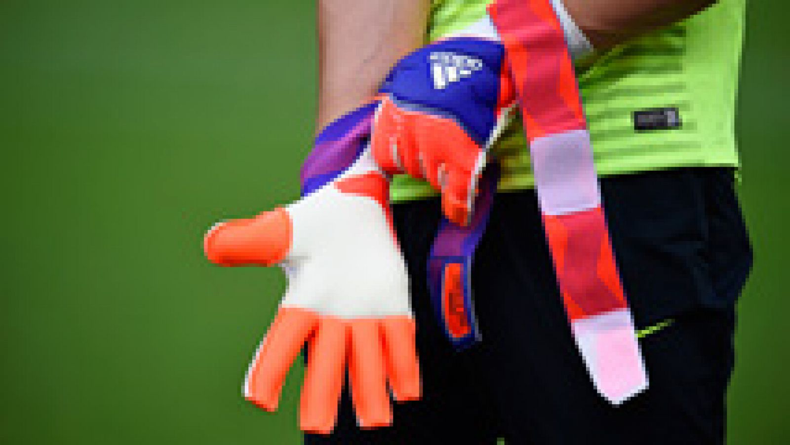 En las finales siempre se suele hablar de los jugadores que pueden ser determinantes y no nos debemos olvidar de la retaguardia. Alli Ter Stegen ha sido clave en este Barça de Champions y qué decir de Buffon, el portero de la Juve. Todo un clásico de