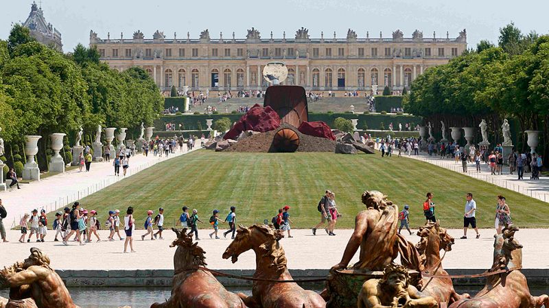 Anish Kapoor trastoca la ordenada geometría de Versalles