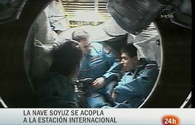  - Soyuz se acopla a la ISS