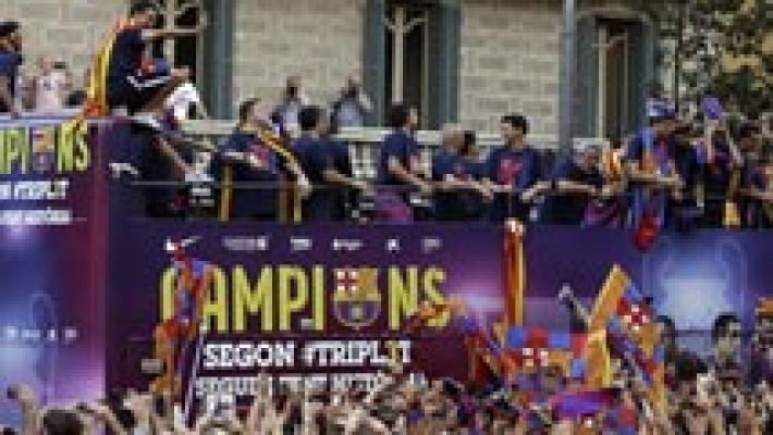Un millón de culés aclaman a los campeones en las calles de Barcelona